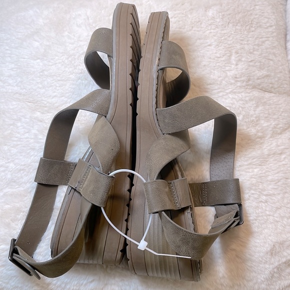 B-52 By Bullboxer Wedge Sandals - Picture 7 of 10